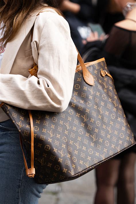 louis vuitton artsy bag price|Louis Vuitton neverfull tote bag.